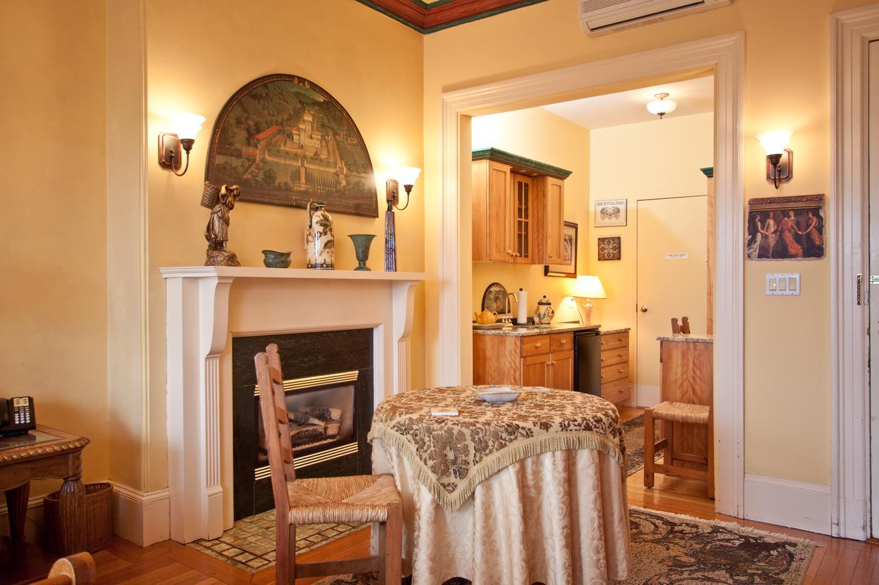 לינה וארוחת בוקר בוסטון The Gryphon House מראה חיצוני תמונה